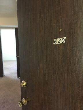 Upstairs 1 bed 1 bath standard unit – photo 1
