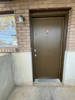 updated downstairs 2 bed 1 bath unit – photo 1