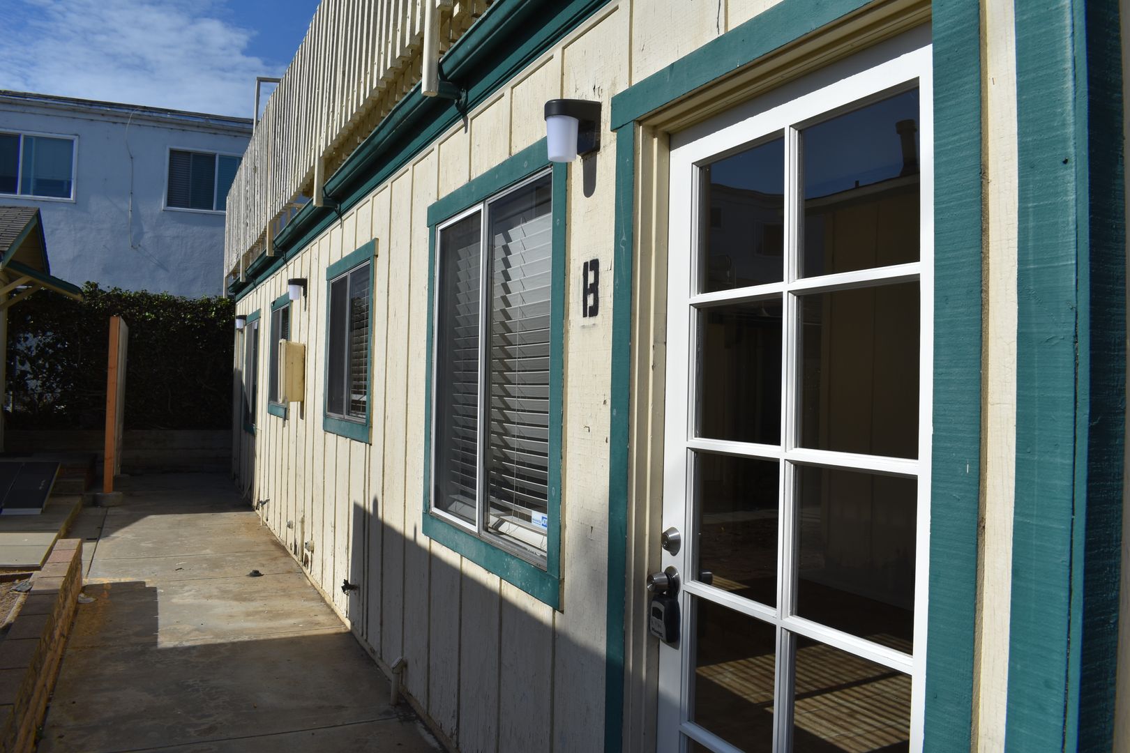 VISTA Apartment: 512-516 N CITRUS AVENUE