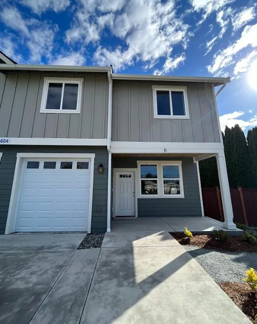 Sedro-Woolley Townhome: 604B FS Grade Road