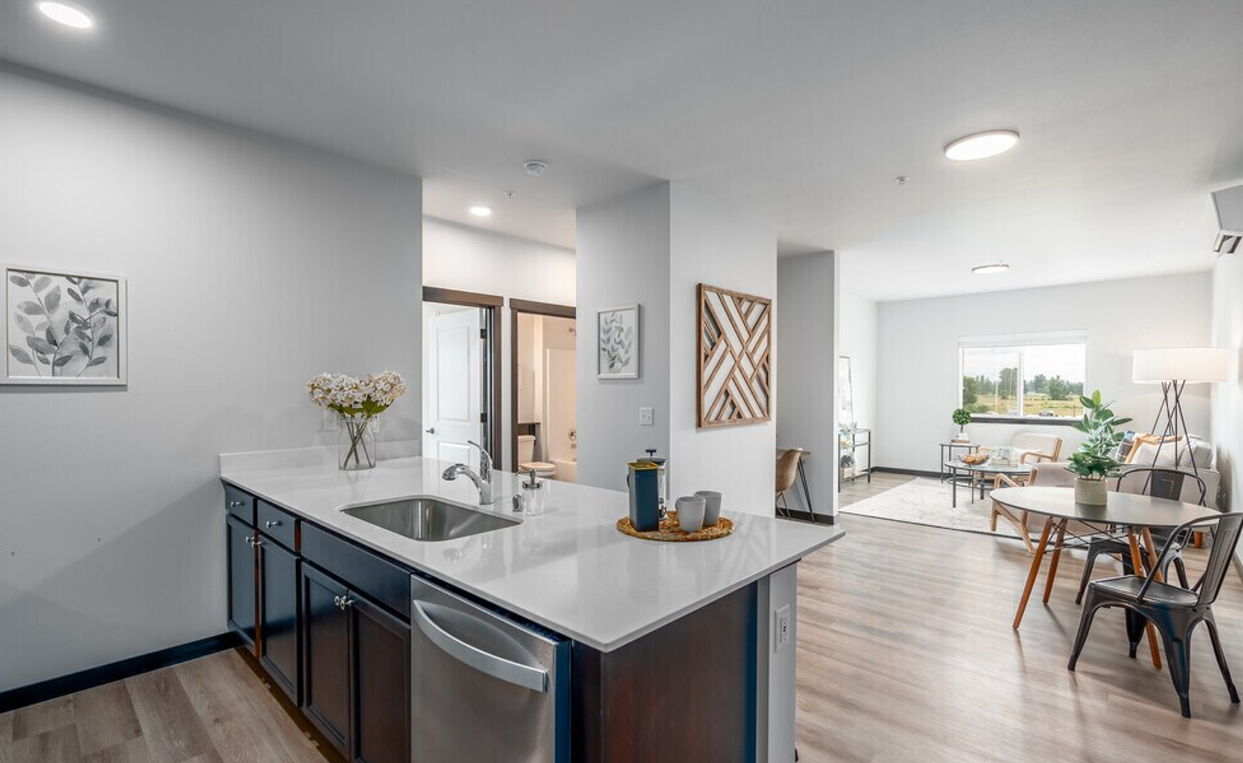 Arlington Apartment: 4824 Longhouse Trail Lane NE