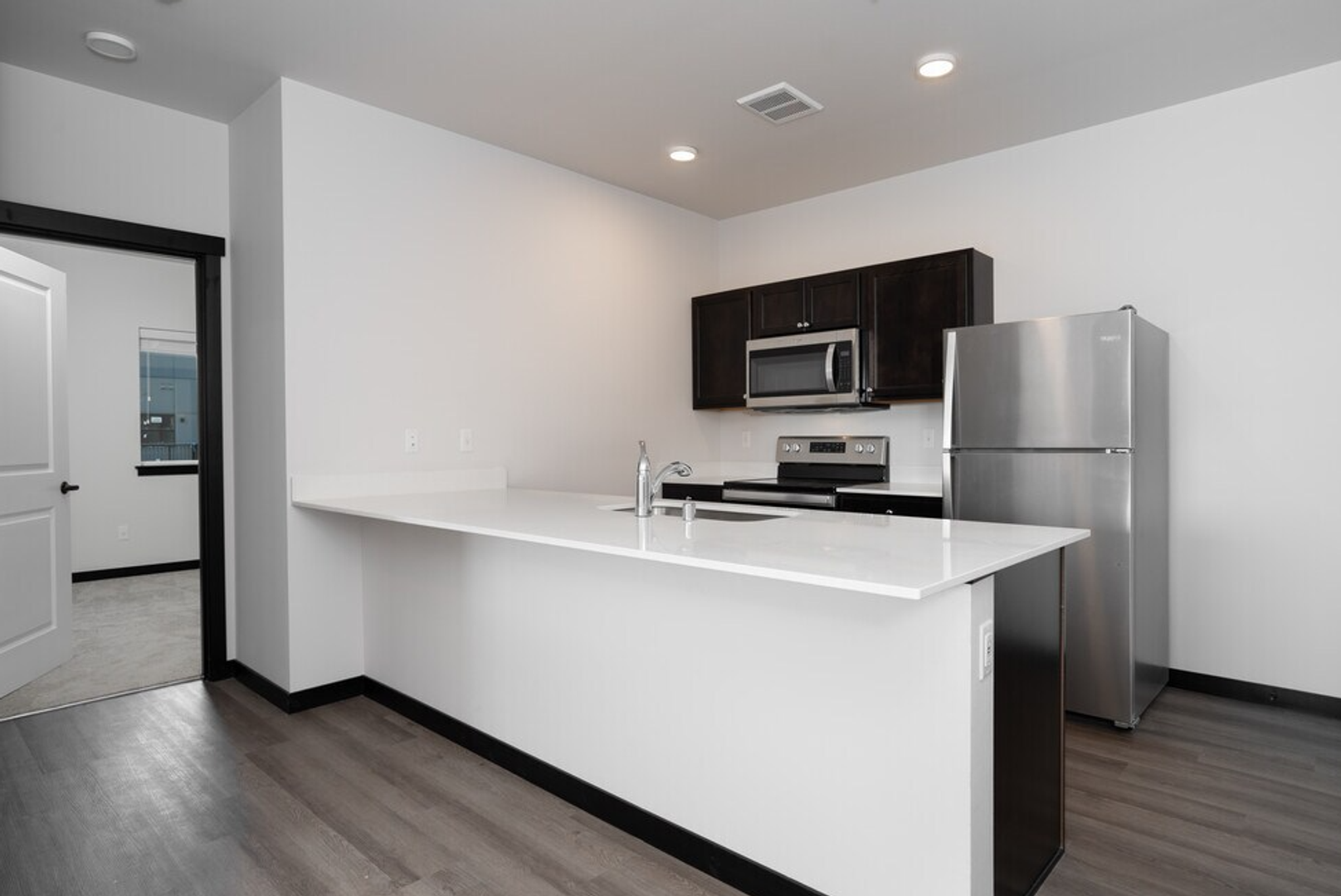 Arlington Apartment: 4906 Longhouse Trail Lane NE