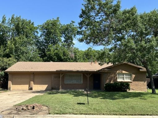 Spacious 3 Bedroom, 2 Full Bath Home Located in SW Ft. Worth! – photo 1