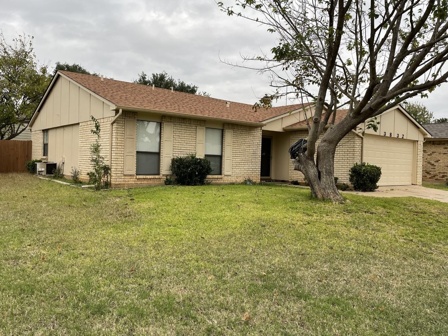 Fort Worth House: 3832 Bridalwreath Drive