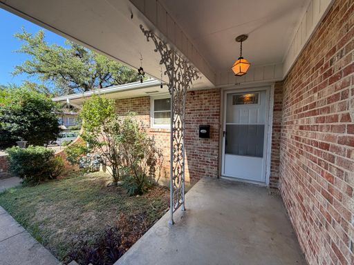 AVAILABLE NOW 2 BEDROOM 2 BATH DUPLEX IN TCU AREA – photo 1