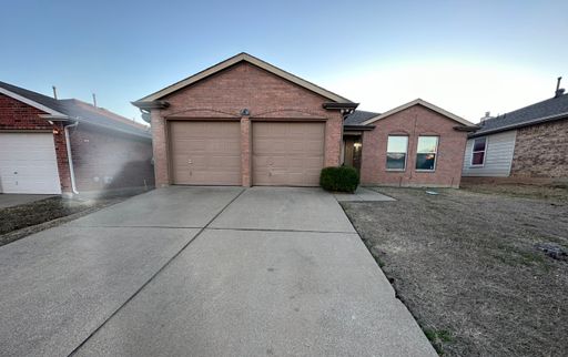 Move in ready! 3 Bedroom 2 Bath with a study in Eagle MT-Saginaw ISD – photo 1