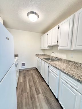 3 bedroom 2.5 bathroom townhome available! ONE MONTH FREE! – photo 1