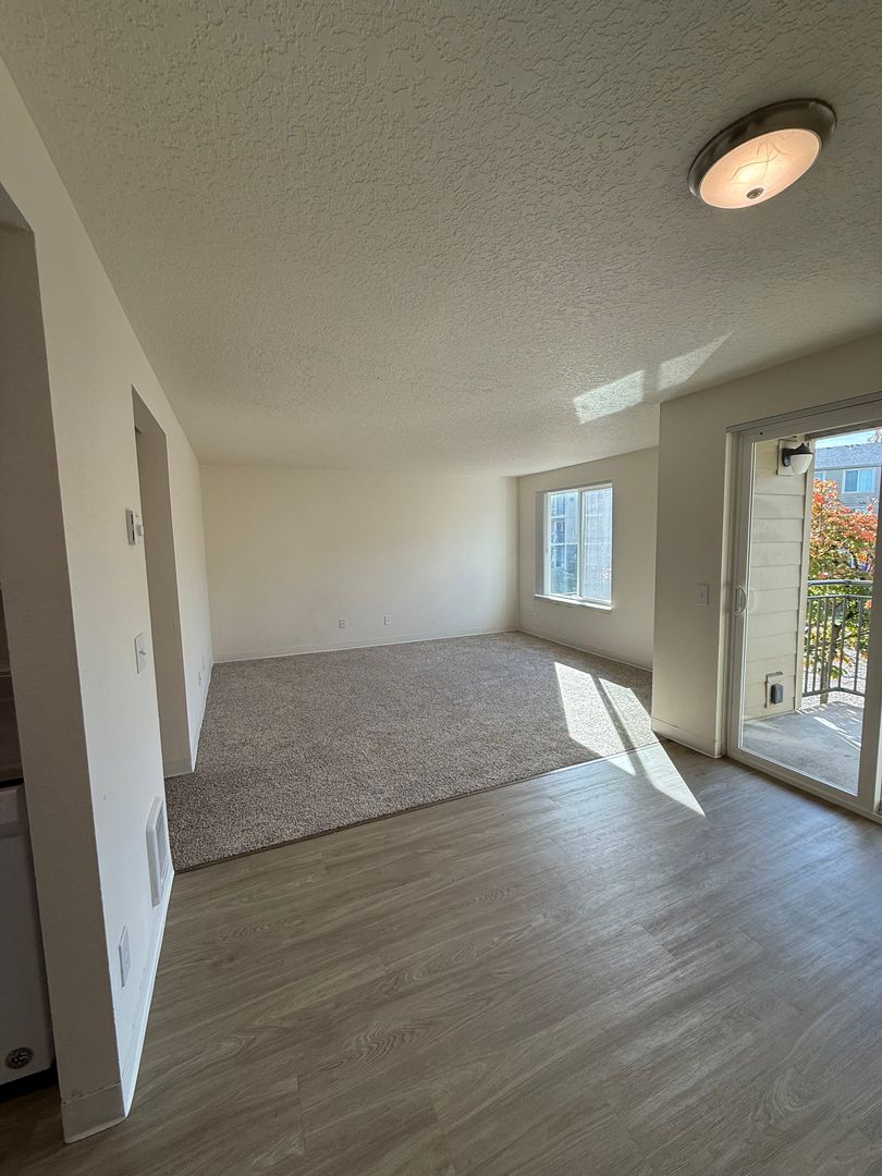 Portland Apartment: 19100 SE Burnside St