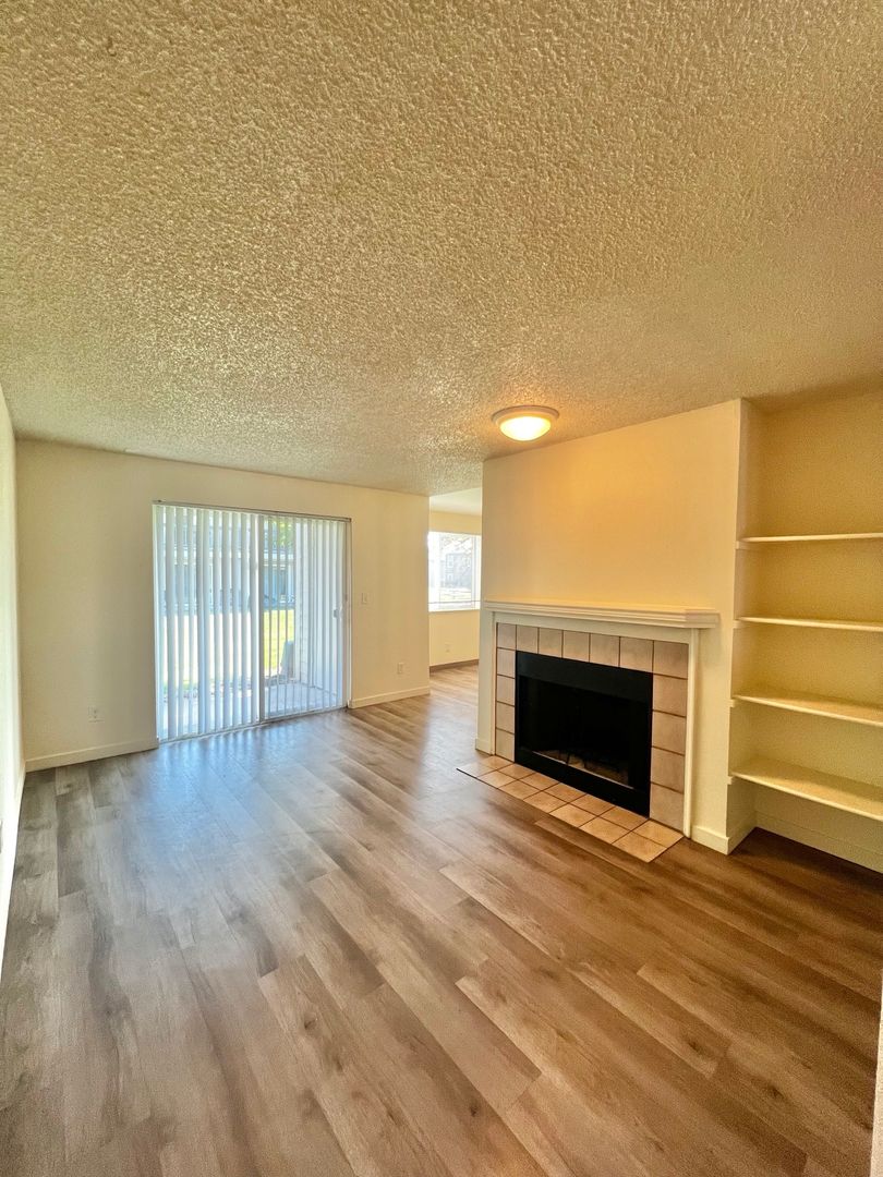 Vancouver Apartment: 1000 SE 160th Ave.