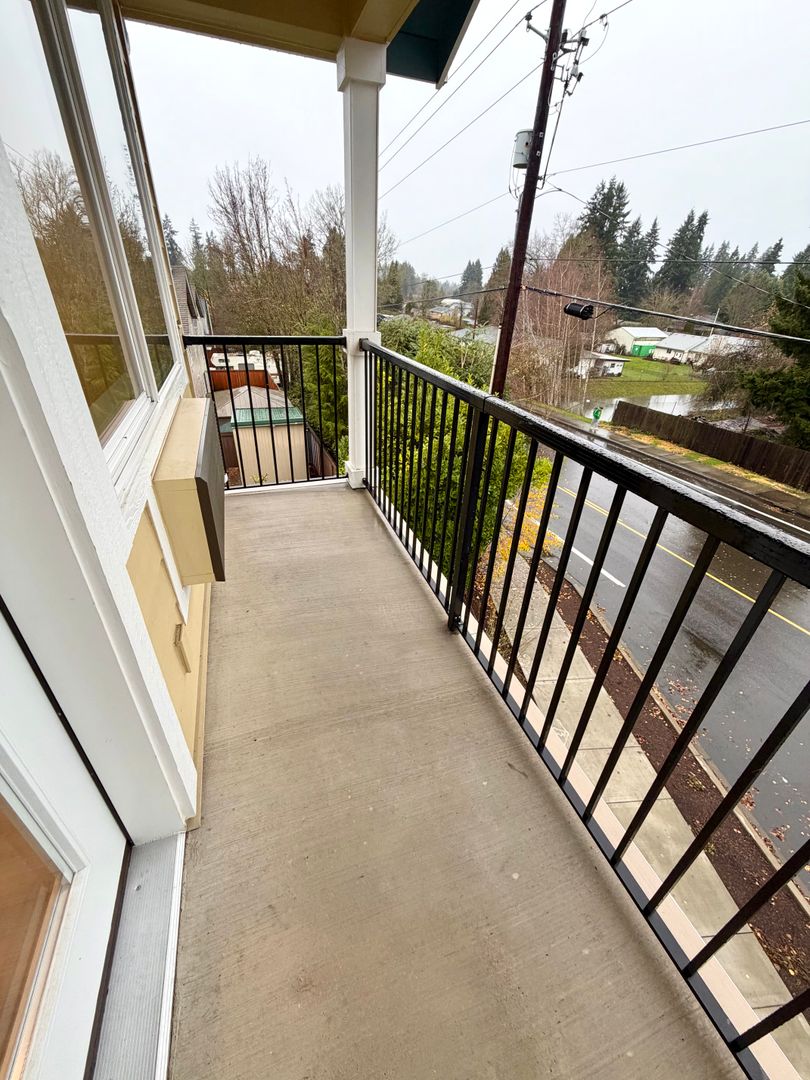 Vancouver Apartment: 2703 NE 99th St