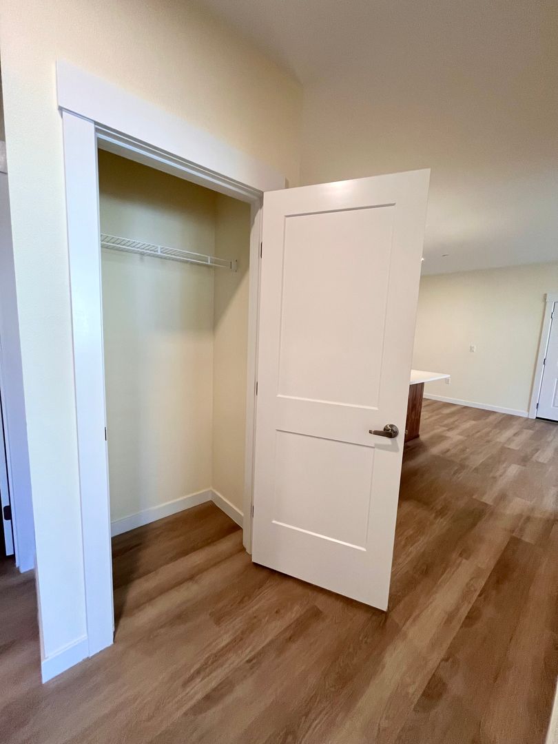 Vancouver Apartment: 2703 NE 99th St