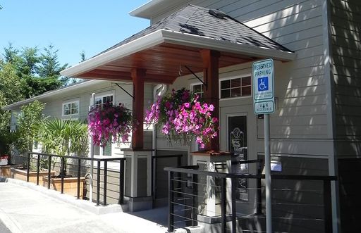 Rarely available 2 bedroom flat available now! - Look and Lease Special - 1 Mo FREE! – photo 1
