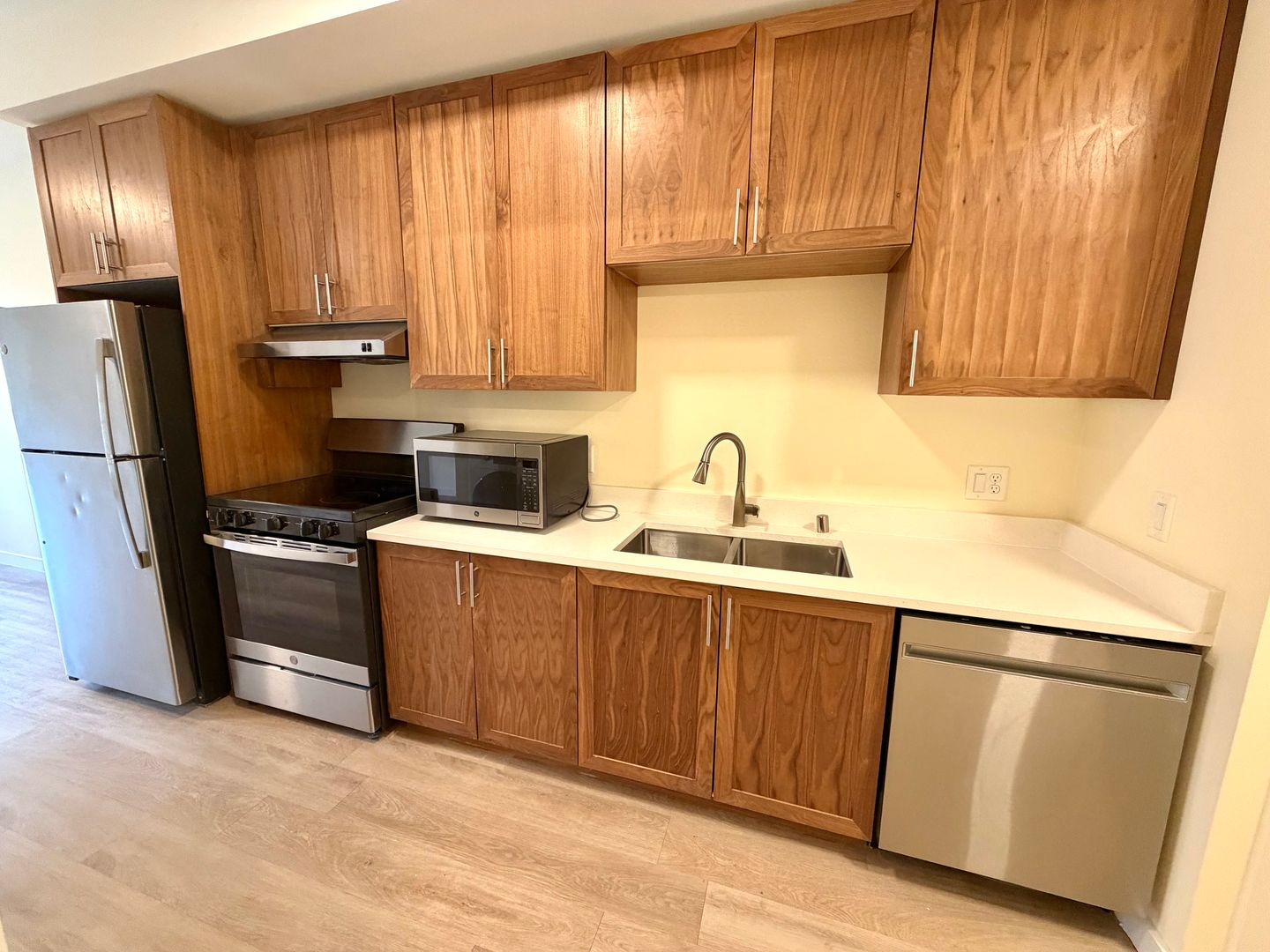 Vancouver Apartment: 2703 NE 99th St