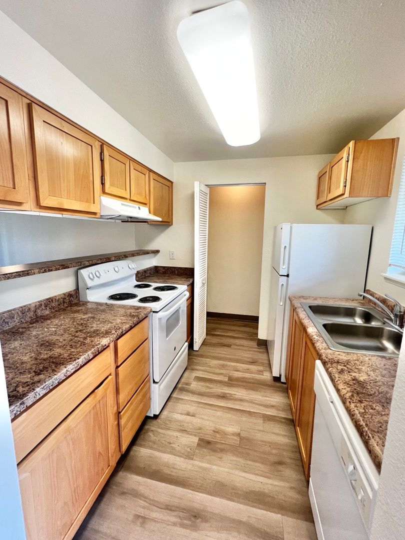 Vancouver Apartment: 1000 SE 160th Ave.