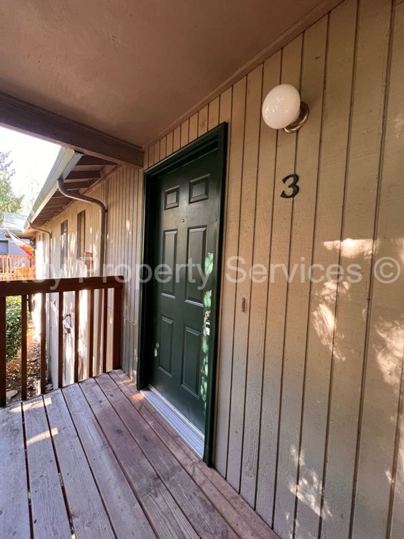 Vancouver Condo: 1414 NE 72nd St #3