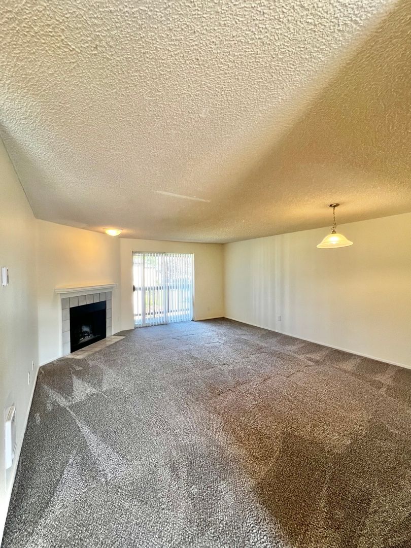 Vancouver Apartment: 1000 SE 160th Ave.