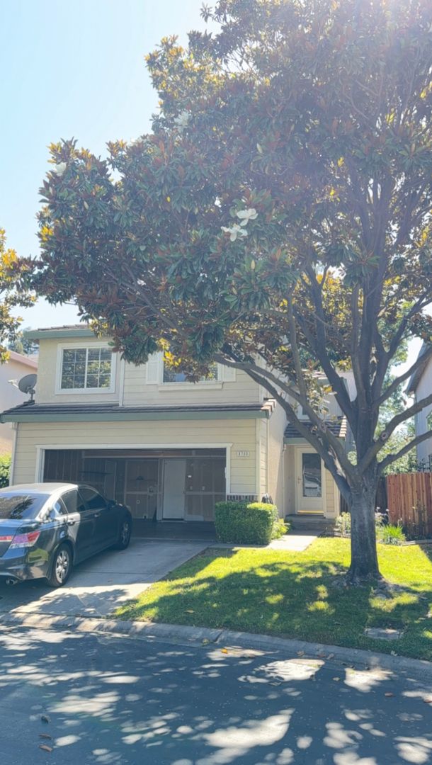 Elk Grove House: 8780 White Cedar Lane
