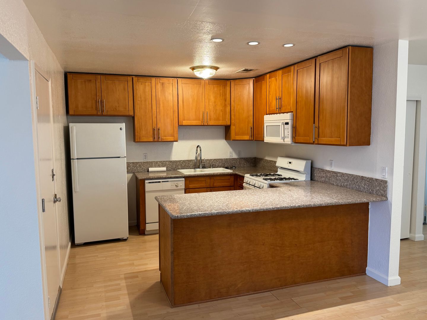 North Highlands Apartment: 5302 Harrison St