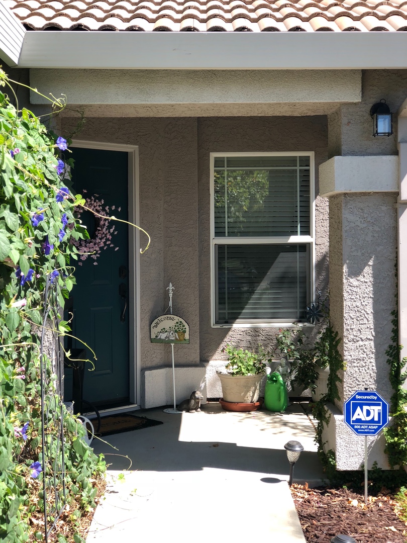 Elk Grove House: 6117 Livorno Way