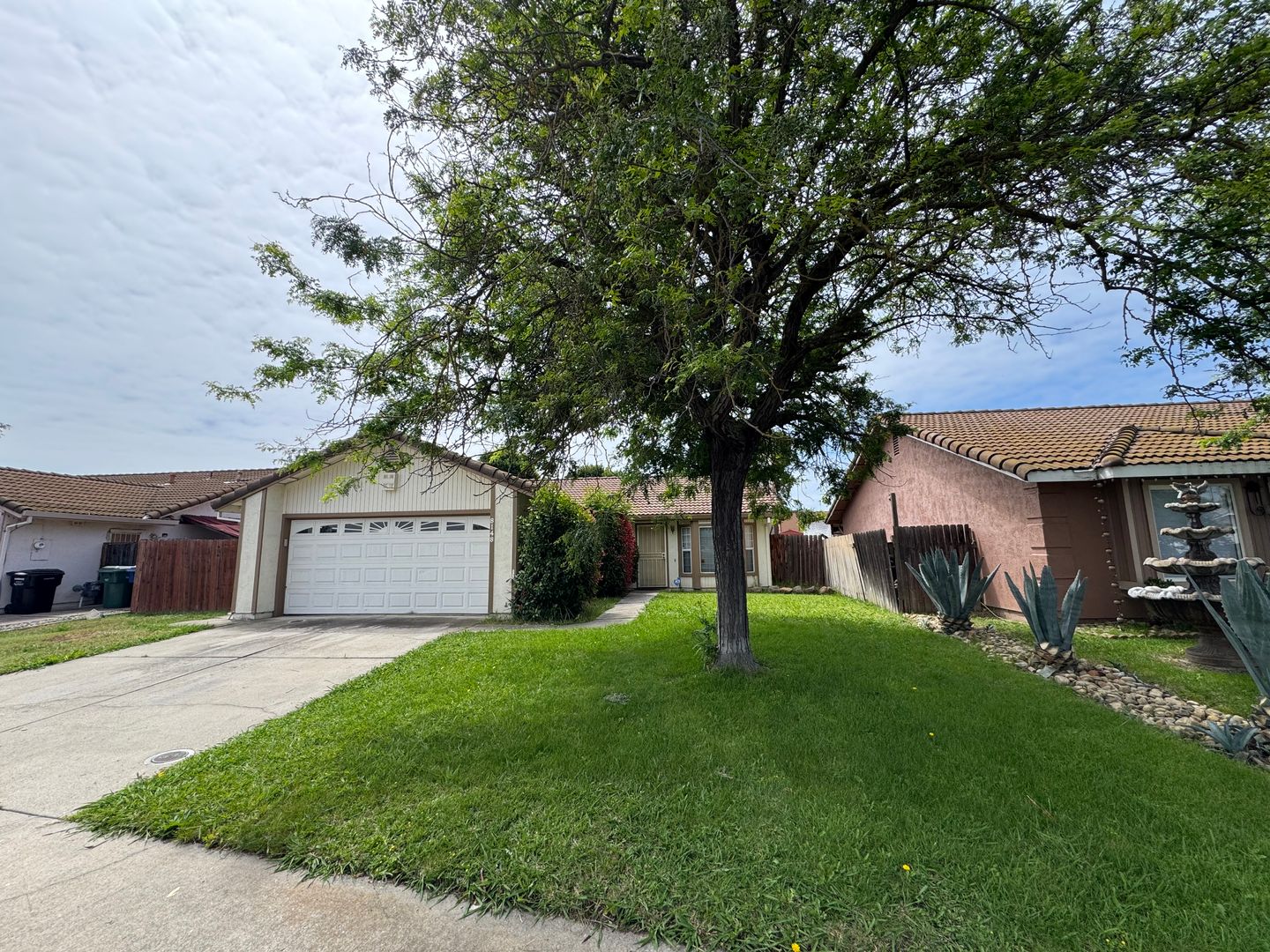 Sacramento House: 8148 Lenhart Road