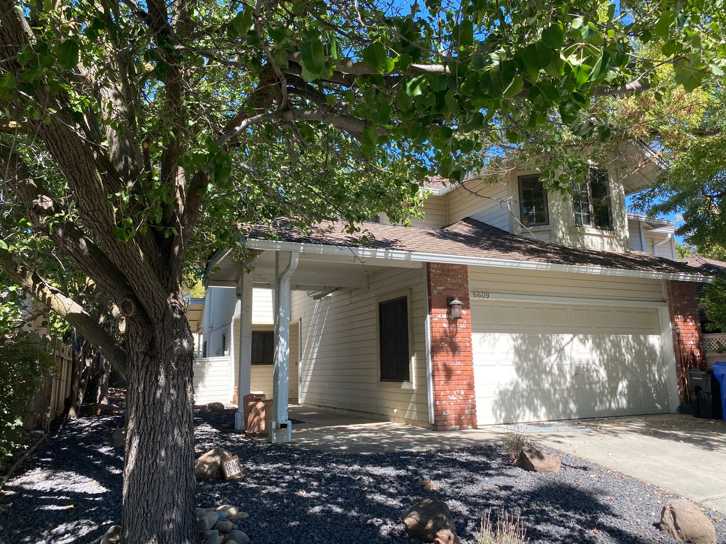 Elk Grove House: 6609 Crestham Court
