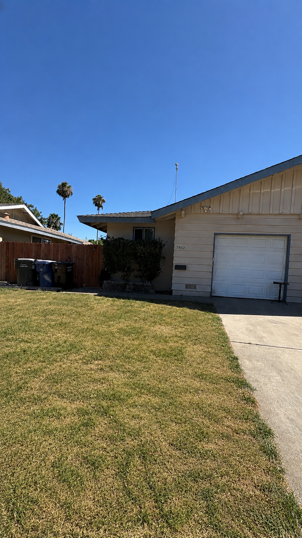 Sacramento Apartment: 7900 Loucreta Drive