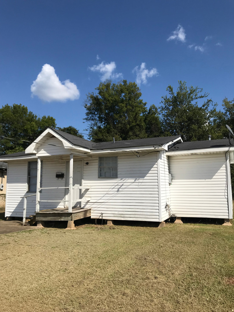 Alexandria House: 2517 New York Ave.