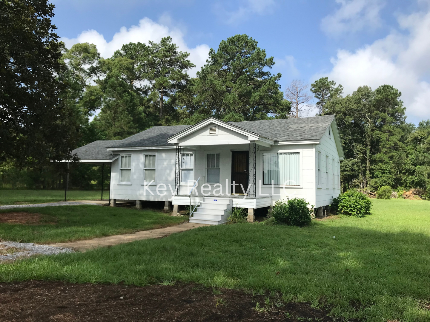 Dry Prong House: 21046 Hwy 167