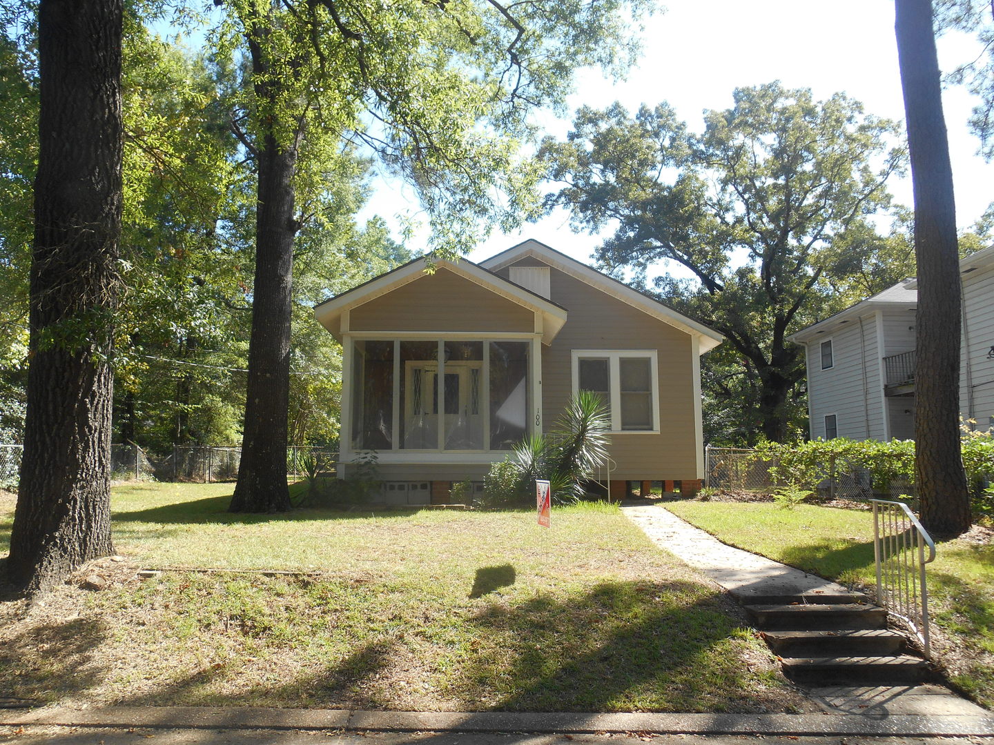 Pineville House: 100 Hill St