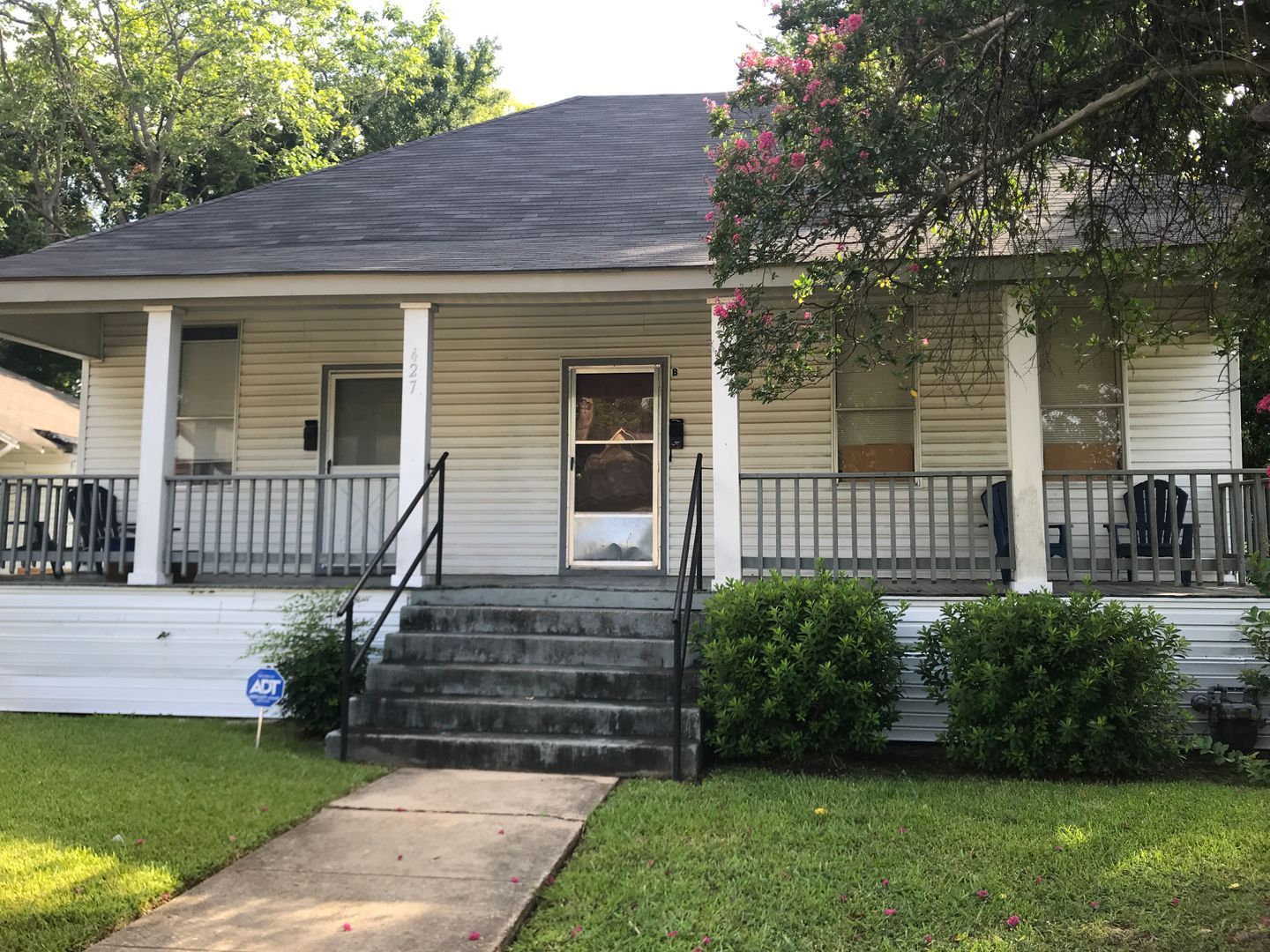 Alexandria House: 427 14th Street Apt B