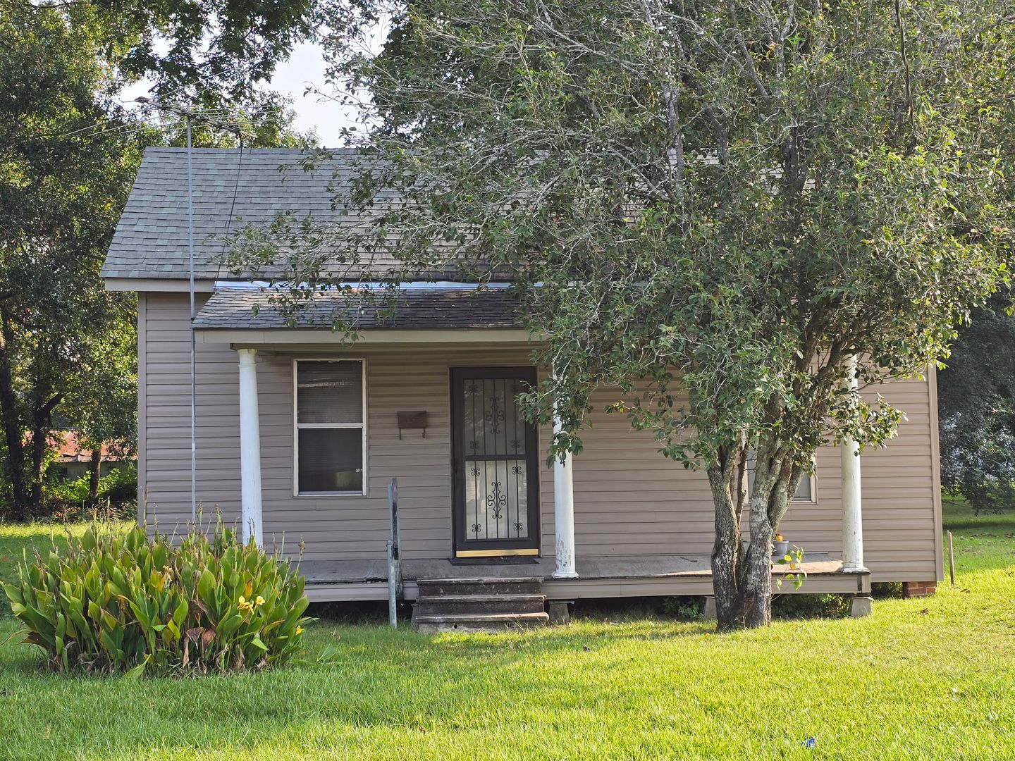 Alexandria House: 1014 South St.