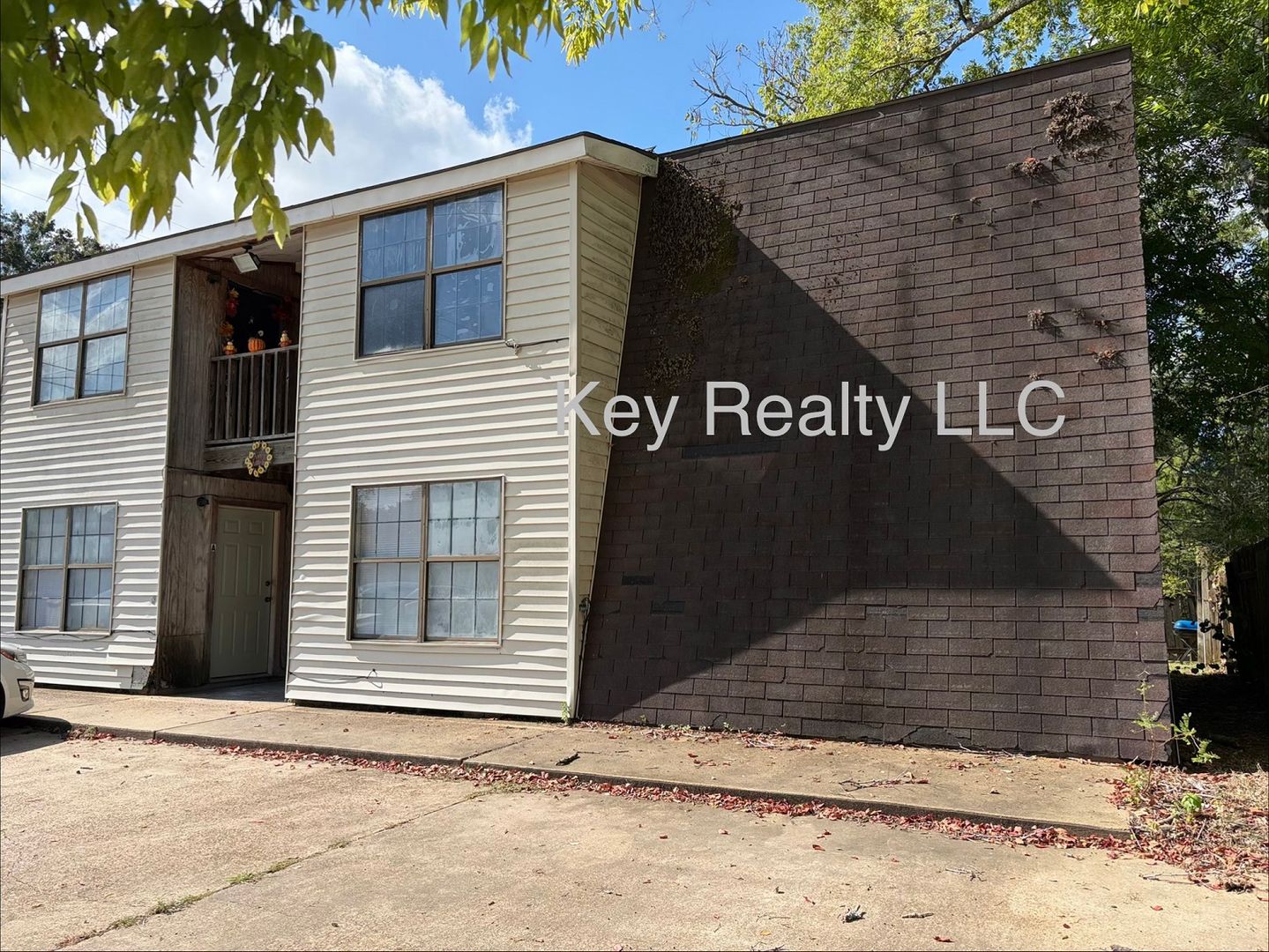 Pineville House: 214-B Lee St.