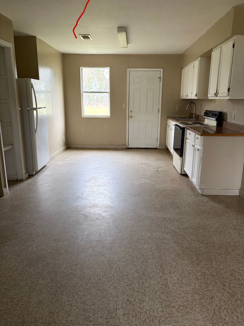 Pineville House: 413-B Hickory Street