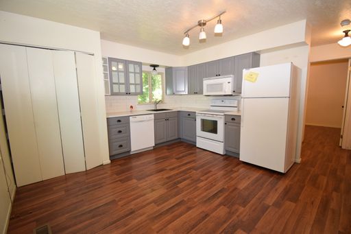 4 Bed and 2.5 Bath Main Unit in Millcreek!!! – photo 1