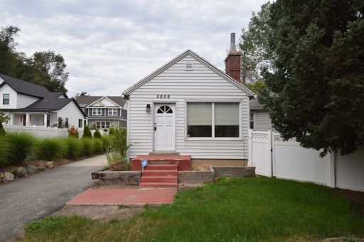 Secluded 4 Bed Holladay Home in Quiet Neighborhood with Mountain Views!! – photo 1