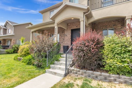 Stunning Smart Home with Mountain Views in Cedar Hills!