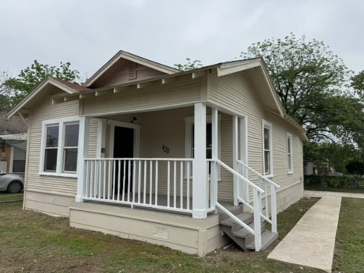 San Antonio House: 420 Clark Avenue