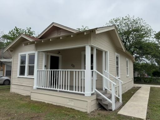 Cozy Corner Home in Denver Heights, Near I-10 – Move-In Ready with Spacious Yard and Storage Shed – photo 1