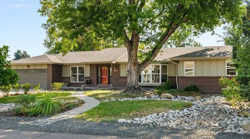 Gorgeous and exceptionally well-maintained Southeast Denver home offering 4 bedrooms and 3 bathrooms – photo 1
