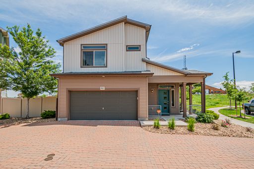 Modern 2 Bed 2.5 Bath Single Family Home! – photo 1