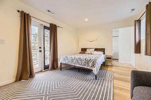 Lovely 2 bedroom duplex in Aurora! – photo 1