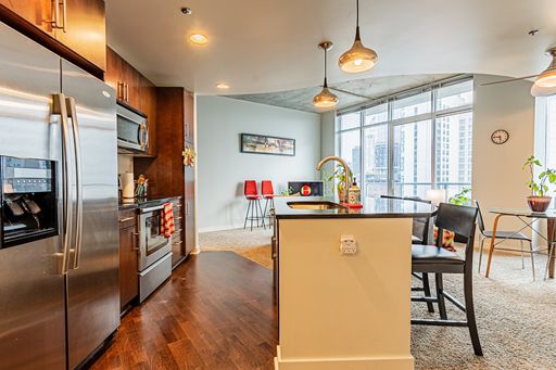Stunning 1BD, 1BA Downtown Denver Condo with Assigned Garage Parking, Luxurious Amenities, and City/Mountain Views – photo 1