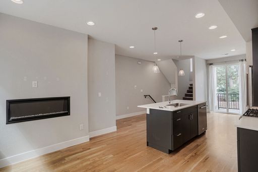 Welcome to this stunning 2-bedroom, 2.5-bathroom house located in the heart of Denver, CO. – photo 1
