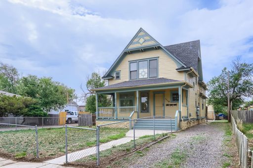 Nice Triplex with 3 Bedrooms Available in Greeley