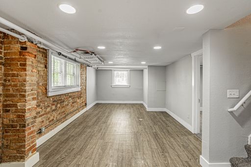 Spacious 2 Bed 2 Bath Garden Level Condo in Denver! – photo 1