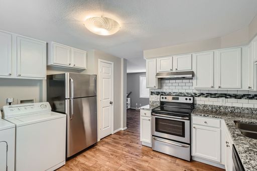 **Take 1/2 off of the first month's rent-apply today!!! – photo 1