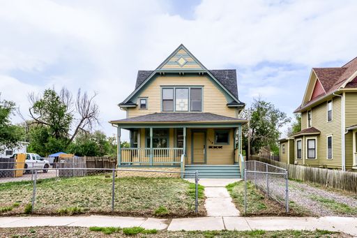 Nice Triplex with 3 Bedrooms Available in Greeley