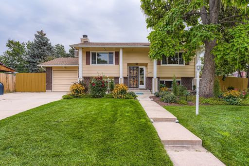 Fully Furnished 4BD w/ Backyard Oasis with an Apple Tree, Dog Run & Garage! - 30 DAY MIN STAY! – photo 1
