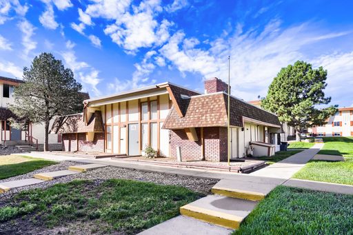 **Take half of the first month's rent-apply today!!** – photo 1