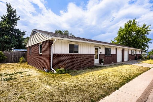 Welcome to this two-bedroom, one-bath home in Denver – photo 1